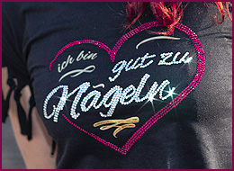 Strass Shirt gut zu Nägeln 